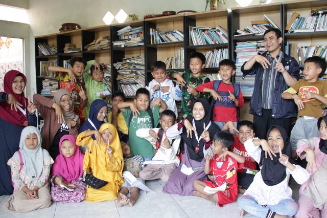 ITS Mengajar: Kontribusi BEM  ITS dalam Pendidikan Indonesia